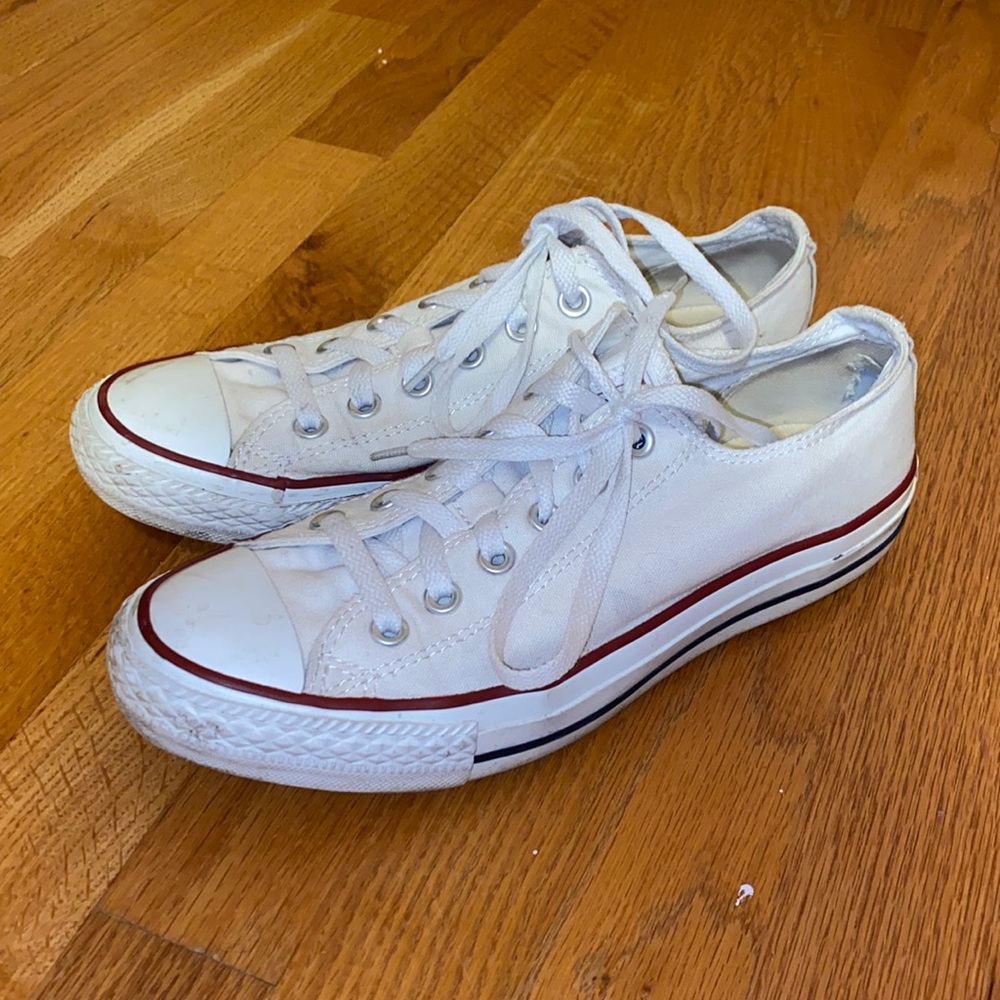Women’s white low top converse